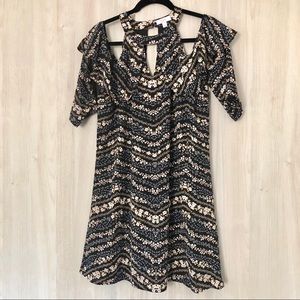 Like New⭐️ Cold Shoulder Dress Sz L (Juniors)